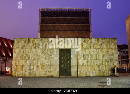 Ohel Jakob Synagoge, Jüdisches Zentrum München, Blue Hour, Sankt-Jakobs-Platz, München, Bayern, Deutschland Stockfoto