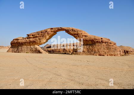 The Arch, auch bekannt als Rainbow Rock, in der Nähe von Alula, Medina Province, Saudi-Arabien, Arabische Halbinsel Stockfoto