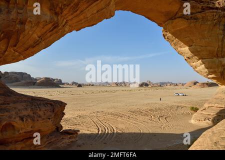 The Arch, auch bekannt als Rainbow Rock, in der Nähe von Alula, Medina Province, Saudi-Arabien, Arabische Halbinsel Stockfoto