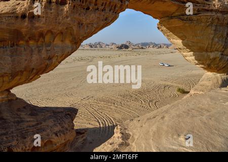 The Arch, auch bekannt als Rainbow Rock, in der Nähe von Alula, Medina Province, Saudi-Arabien, Arabische Halbinsel Stockfoto