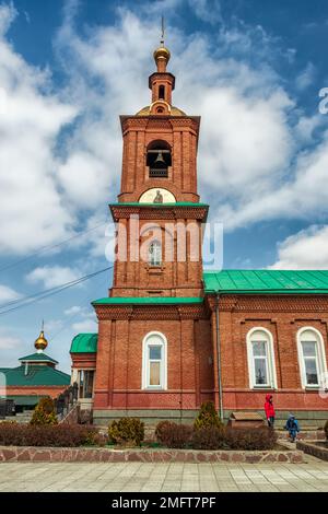 Kopeysk, Region Tscheljabinsk, Russland - 17. April 2022. Kirche der Fürsprache der Heiligen Mutter Gottes. Stockfoto