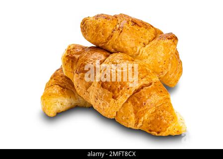 Ein Haufen köstlicher hausgemachter Croissants, isoliert auf weißem Hintergrund mit Schnittpfad Stockfoto