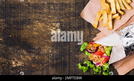 arabisches Kebab-Sandwich, pommes frites Stockfoto