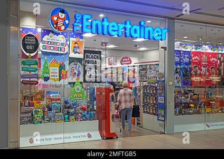 Entertainer Einzelhandel Spielwarenladen Vorderseite Xmas Schaufenster Display & Business Marke Schild über Eingang in Lakeside Shopping Centre Shop überdachte Shopping Mall UK Stockfoto