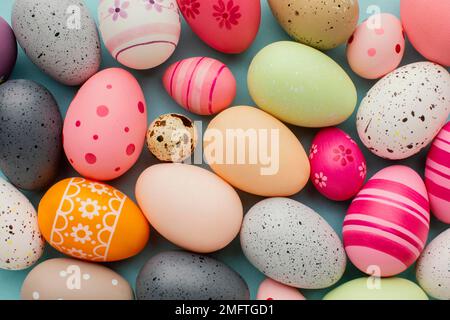 Ansicht von oben bunte Ostereier Stockfoto