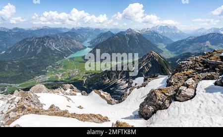 Blick von Thaneller auf Plansee und östliche Lechtalalpen, Tirol, Österreich Stockfoto