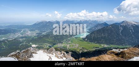 Blick von Thaneller auf Plansee und östliche Lechtalalpen, Tirol, Österreich Stockfoto