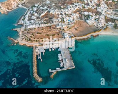 Stadtblick auf Koufonisia, Luftblick, Nisida Koufonision Island, Koufonisia Inselgruppe innerhalb der kleinen Kykladen, Griechenland Stockfoto