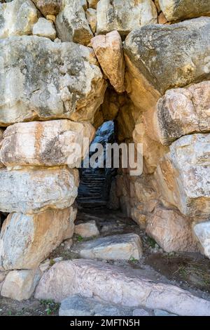 Ruinen der mykenischen Stätte Tiryns, Ausgrabungsstätte, Peloponnes, Griechenland Stockfoto