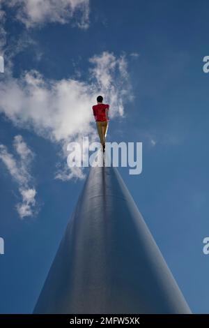 Ein Mann, der zum Himmel geht, auch Himmelsstuermer genannt, Skulptur von Jonathan Borofsky, Dokumenta IX, Kassel, Hessen, Deutschland Stockfoto