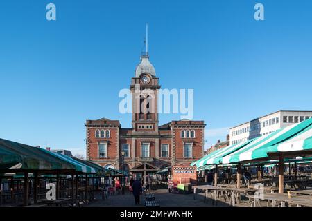 Bild der denkmalgeschützten viktorianischen Markthalle in der Marktstadt Chesterfield, Derbyshire, am Rande des Peak District National Park, Großbritannien Stockfoto