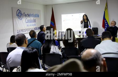 Valencia, Carabobo, Venezuela. 25. Januar 2023. 25. Januar 2023. Ein Zeichen, das auf Spanisch ''Just Salary'' in den Krankenpflegefachleuten Protest, fordern bessere Löhne und Vorräte in Gesundheitszentren, gingen sie auf die Straßen, vom Enrique Tejera Zentralkrankenhaus bis zum Zentrum der Stadt Valencia, Carabobo Staat. Foto: Juan Carlos Hernandez (Kreditbild: © Juan Carlos Hernandez/ZUMA Press Wire) NUR REDAKTIONELLE VERWENDUNG! Nicht für den kommerziellen GEBRAUCH! Stockfoto