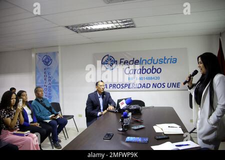 Valencia, Carabobo, Venezuela. 25. Januar 2023. 25. Januar 2023. Thais AcuÃ±A (R), Präsident der Fedeindustria Carabobo, spricht auf einer Pressekonferenz der Gewerkschaft am Sitz der Gewerkschaft in der Stadt Vaencia, Staat Crabobo. Foto: Juan Carlos Hernandez (Kreditbild: © Juan Carlos Hernandez/ZUMA Press Wire) NUR REDAKTIONELLE VERWENDUNG! Nicht für den kommerziellen GEBRAUCH! Stockfoto