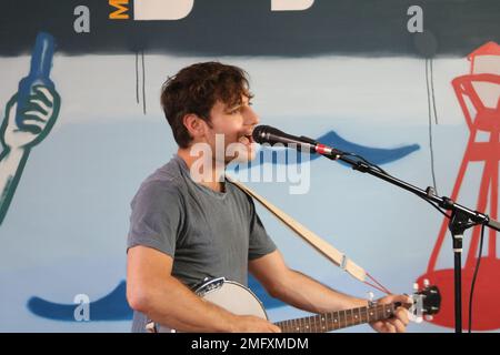 Yoke Lore - Adrian Galvin filmt eine Sitzung in Brooklyn Stockfoto