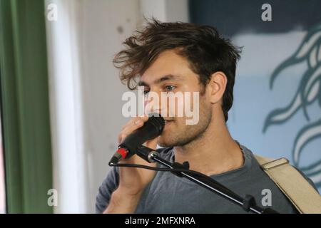 Yoke Lore - Adrian Galvin filmt eine Sitzung in Brooklyn Stockfoto