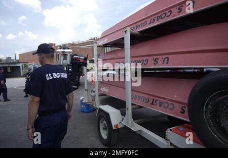 Public Affairs - Schadensabschätzung - 26-HK-416-10. Hurrikan Katrina Stockfoto