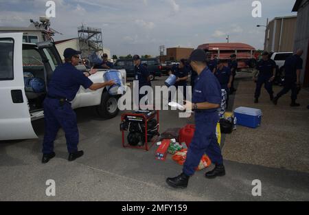 Public Affairs - Schadensabschätzung - 26-HK-416-11. Hurrikan Katrina Stockfoto