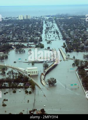 Public Affairs - Schadensabschätzung - 26-HK-416-7. Hurrikan Katrina Stockfoto