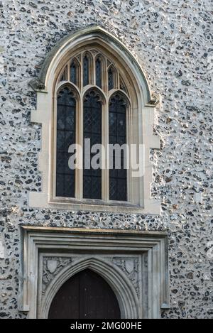 Fenster im Westturm der Peterskirche, Iver, Bucks Stockfoto