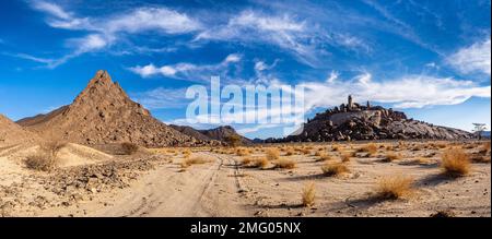 Panoramablick auf die Felsformationen in der Wüste Sahara, Algerien Stockfoto