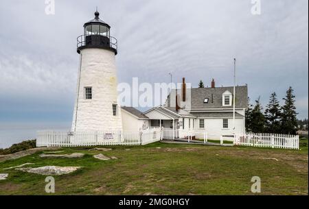 Pemaquid Point Lighthouse wurde 1827 von Präsident John Quincy Adams in Bristol Maine in Auftrag gegeben Stockfoto