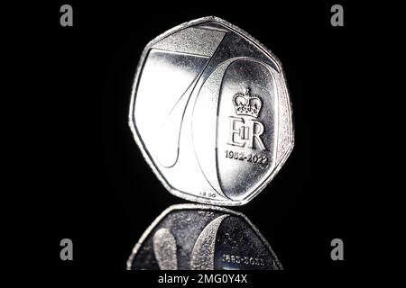 Rückseite einer 2022 50-Pence-Münze zum Gedenken an das Platin-Jubiläum von Königin Elisabeth II Stockfoto