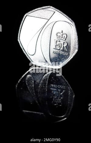 Rückseite einer 2022 50-Pence-Münze zum Gedenken an das Platin-Jubiläum von Königin Elisabeth II Stockfoto
