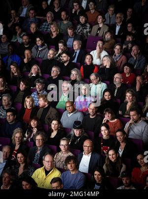 ROTTERDAM - Besucher sehen die Weltpremiere von Munch während der IFFR 2023. Die IFFR findet vom 25. Januar bis zum 5. Februar statt. ANP RAMON VAN FLYMEN niederlande raus - belgien raus Stockfoto