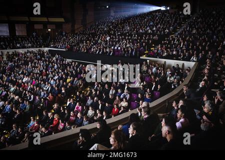 ROTTERDAM - Besucher sehen die Weltpremiere von Munch während der IFFR 2023. Die IFFR findet vom 25. Januar bis zum 5. Februar statt. ANP RAMON VAN FLYMEN niederlande raus - belgien raus Stockfoto