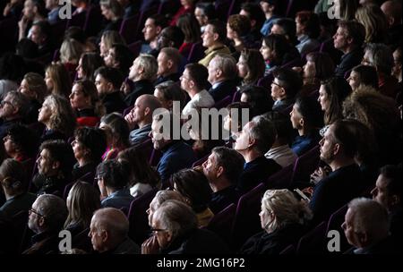 ROTTERDAM - Besucher sehen die Weltpremiere von Munch während der IFFR 2023. Die IFFR findet vom 25. Januar bis zum 5. Februar statt. ANP RAMON VAN FLYMEN niederlande raus - belgien raus Stockfoto