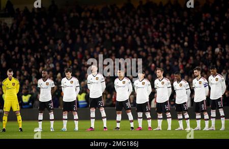 Die Spieler von Manchester United erleben einen Moment der Stille zum Gedenken an die Opfer des Holocaust während des Carabao-Cup-Halbfinals, der ersten Etappe auf dem City Ground in Nottingham. Bilddatum: Mittwoch, 25. Januar 2023. Stockfoto