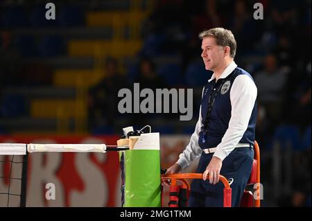 Civitanova Marche, Italien. 25. Januar 2023. Jan KRTICKA (erster Schiedsrichter des Spiels) bei Cucine Lube Civitanova vs Knack Roeselare, CEV Champions League-Volleyballspiel in Civitanova Marche, Italien, Januar 25 2023 Kredit: Independent Photo Agency/Alamy Live News Stockfoto