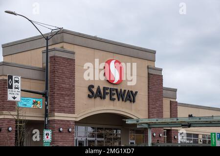 Vancouver, KANADA - Jan 15 2023 : die Einkaufsmeile von Safeway. Canada Safeway ist eine kanadische Supermarktkette, die hauptsächlich in den westlichen Provinzen tätig ist Stockfoto