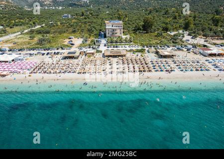 Teil eines 7 km langen Strands im Dorf Borsh, Albanien im Sommer 2022 Stockfoto