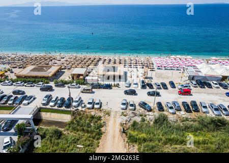 Teil eines 7 km langen Strands im Dorf Borsh, Albanien im Sommer 2022 Stockfoto