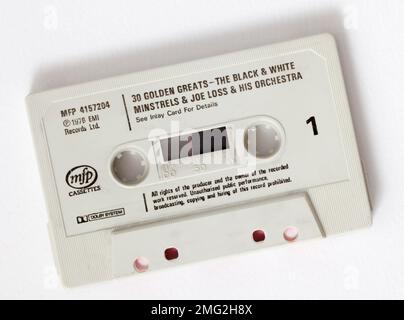 Die Musikkassette „Minstrels Highest Hits“ in Schwarz-Weiß Stockfoto