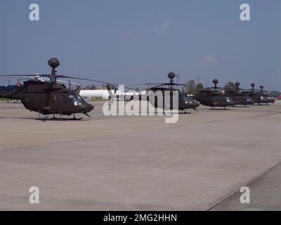 Flugzeuge - Verschiedenes - 26-HK-56-82. Militärhubschrauber auf Rampe. Hurrikan Katrina Stockfoto