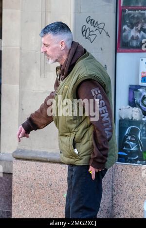 Konsumenten der Freizeitdroge Spice auf den Straßen von Sheffield Stockfoto