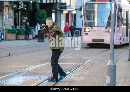 Konsumenten der Freizeitdroge Spice auf den Straßen von Sheffield Stockfoto