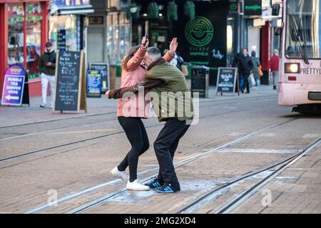 Konsumenten der Freizeitdroge Spice auf den Straßen von Sheffield Stockfoto