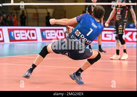 Civitanova Marche, Italien. 25. Januar 2023. Dennis Deroey #1 (Knack Roeselare) während Cucine Lube Civitanova vs Knack Roeselare, CEV Champions League-Volleyballspiel in Civitanova Marche, Italien, Januar 25 2023 Kredit: Independent Photo Agency/Alamy Live News Stockfoto