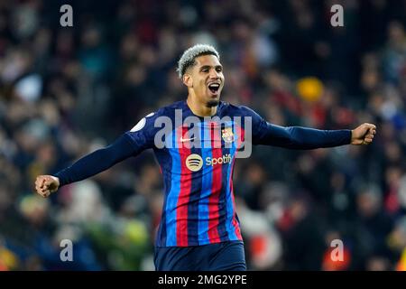 Barcelona, Spanien. 25. Januar 2023. Ronald Araujo vom FC Barcelona während der Copa del Rey, dem Viertelfinale des Spiels La Liga zwischen dem FC Barcelona und Real Sociedad. Gespielt im Spotify Camp Nou Stadium am 25. Januar 2023 in Barcelona, Spanien. (Foto: Sergio Ruiz / PRESSIN) Kredit: PRESSINPHOTO SPORTS AGENCY/Alamy Live News Stockfoto