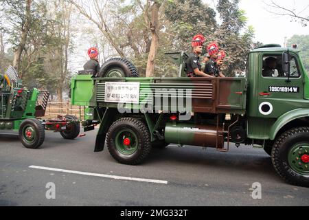 Kalkutta, Indien. 25. Januar 2023. Während Indien seinen 74. Tag der Republik am 26. Januar feiern wird, fand die Generalprobe der Republic Day Parade in der Kolkata Red Road statt. Indische Armee, indische Marine, indische Luftwaffe, Assam-Gewehre, Panjab-Regiment, Das Gorkha-Regiment, die Polizei von Kalkutta und viele Schulen nahmen an der Generalprobe für den Republikstag 2023 in Kalkutta Teil. (Foto: Barun Kumar das/Pacific Press/Sipa USA) Guthaben: SIPA USA/Alamy Live News Stockfoto