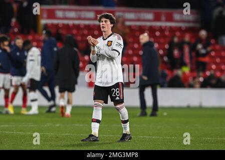 Facundo Pellibri #28 von Manchester United applaudiert den Reisenden Fans während des Carabao Cup Halbfinalspiels Nottingham Forest vs Manchester United bei City Ground, Nottingham, Großbritannien, 25. Januar 2023 (Foto von Craig Thomas/News Images) Stockfoto