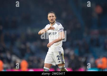 Luke Ayling von Leeds United veranstaltet den „Leeds Salute“ nach dem Spiel der Premier League zwischen Leeds United und Brentford in der Elland Road, Leeds, am Sonntag, den 22. Januar 2023. (Kredit: Pat Scaasi | MI News ) Kredit: MI News & Sport /Alamy Live News Stockfoto