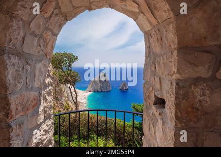 Sonniger Tag am Myzithres Beach auf der Insel Zakynthos, Griechenland. Stockfoto