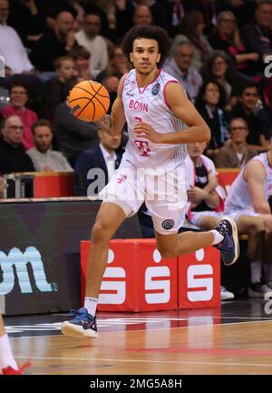 Bonn, Deutschland. 25. Januar 2023. Basketball Champions League, Runde 16, Telekom Baskets Bonn vs Bahcesehir College Istanbul, Tyson ward (Bonn) kontrolliert den Ball. Kredit: Juergen Schwarz/Alamy Live News Stockfoto