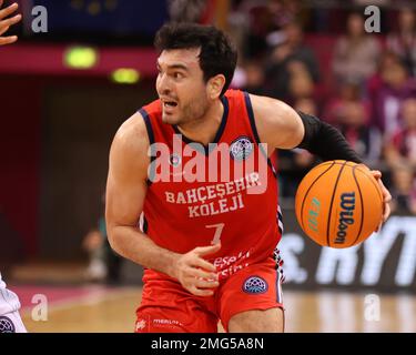 Bonn, Deutschland. 25. Januar 2023. Basketball Champions League, Runde 16, Telekom Baskets Bonn vs Bahcesehir College Istanbul, Yigit Arslan (Istanbul) kontrolliert den Ball. Kredit: Juergen Schwarz/Alamy Live News Stockfoto