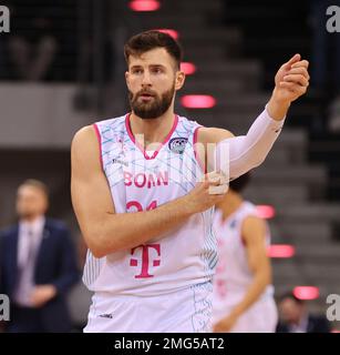 Bonn, Deutschland. 25. Januar 2023. Basketball Champions League, Runde 16, Telekom Baskets Bonn vs Bahcesehir College Istanbul, Leon Kratzer (Bonn) Gesten. Kredit: Juergen Schwarz/Alamy Live News Stockfoto