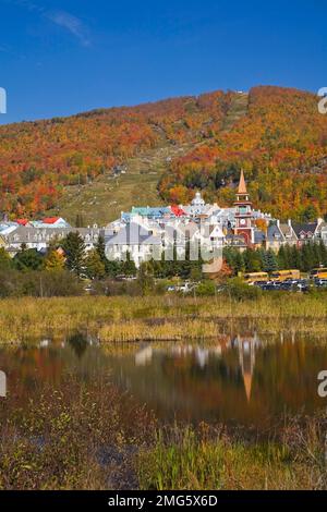 Mont-Tremblant Resort im Herbst, Laurentians, Quebec, Kanada. Stockfoto